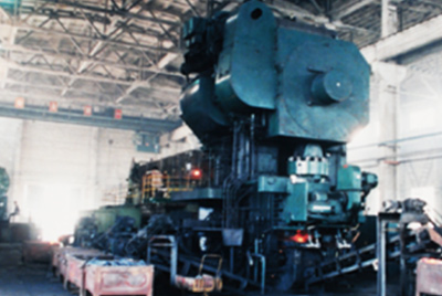 3月24日，世界第一台德国奥姆卡4000吨热模锻生产线在乐虎lehu国际官网总厂热模锻车间安装调试。